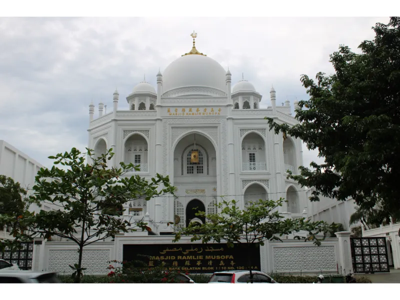 MASJID RAMLIE MUSOFA SERASA BERADA DI TAJ MAHAL