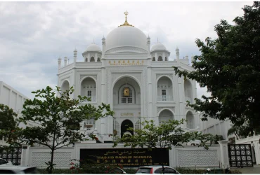 MASJID RAMLIE MUSOFA SERASA BERADA DI TAJ MAHAL