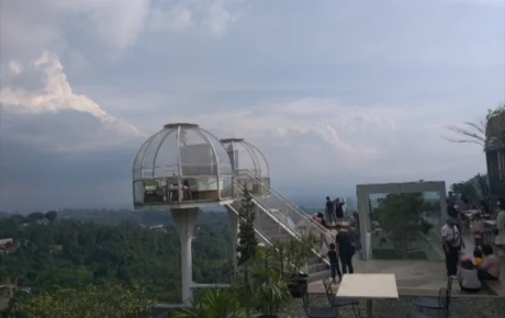 PERPADUAN WISATA KULINER DAN EDUKATIF DI CAFE SUDUT PANDANG DI BANDUNG