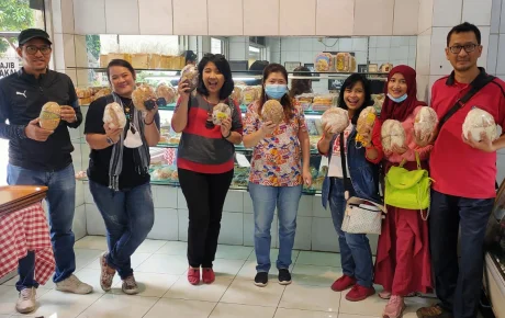 JELAJAH KEDAI ROTI DAN KEDAI ES KRIM LEGENDARIS DI JAKARTA