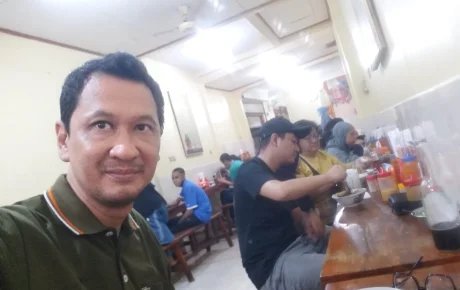 MENIKMATI MIE AYAM LEGENDARIS LANGGANAN PARA ARTIS DAN PEJABAT