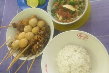 MENCICIPI SATU SOTO AYAM LEGENDARIS DI KOTA SEMARANG