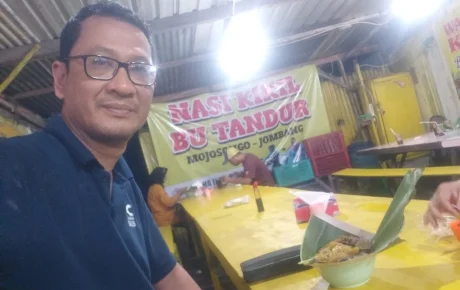 MENIKMATI LEZATNYA NASI KIKIL BU TANDUR DI MOJOSONGO JOMBANG