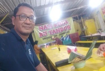 MENIKMATI LEZATNYA NASI KIKIL BU TANDUR DI MOJOSONGO JOMBANG